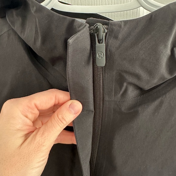 Lululemon Rain Jacket - Size 6 - Picture 3 of 13
